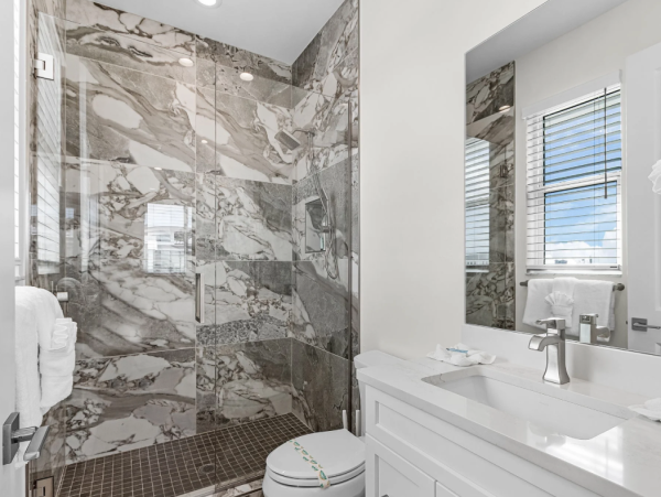 Fort Myers Beach Luxury Canal-Front Rental - 5 King Suites & Private Pool